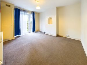 LIVING ROOM- click for photo gallery